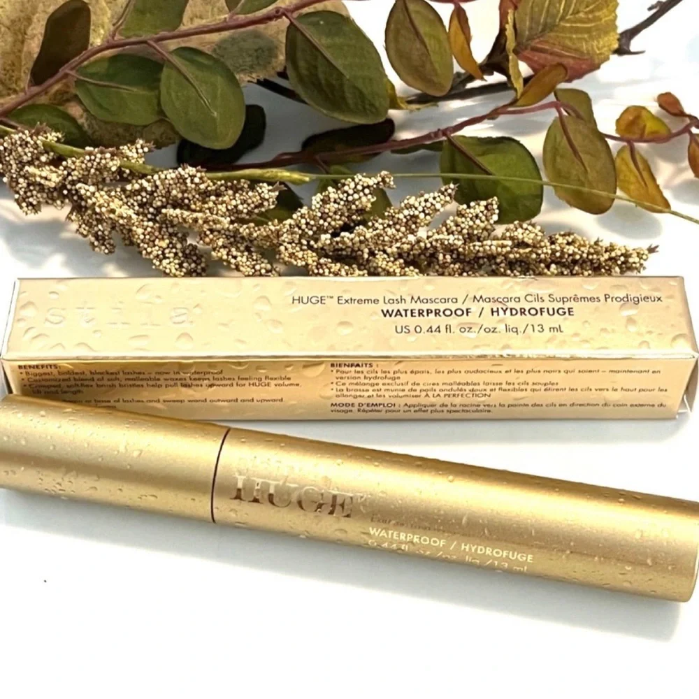 stila Huge Extreme Lash Waterproof Mascara in Black, 13 mL/0.44 FL OZ.